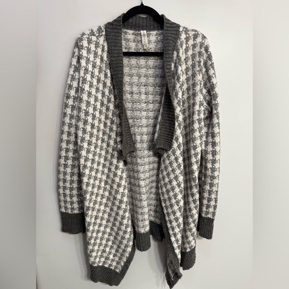 Aeropostale Gray and White Cardigan Sweater